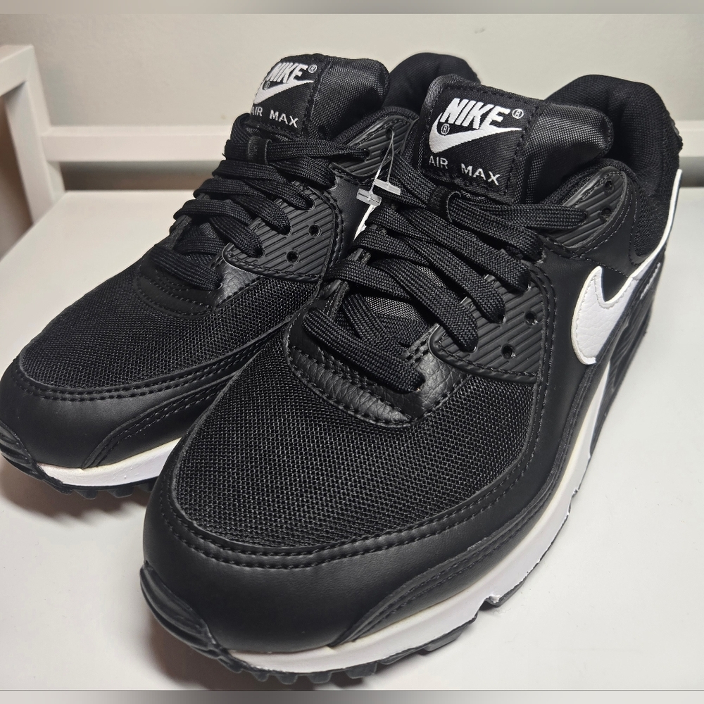 New With Out Box Nike Air Max 90 Black and White Athletic Shoes - Picture 2 of 7